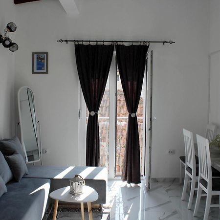 One-Bedroom Apartment, 5 Min From The Airport Tivat Mrcevac Bagian luar foto