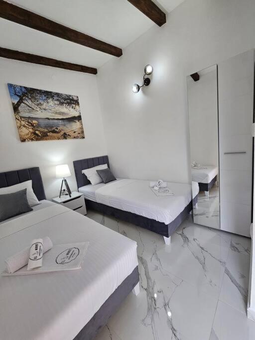 One-Bedroom Apartment, 5 Min From The Airport Tivat Mrcevac Bagian luar foto
