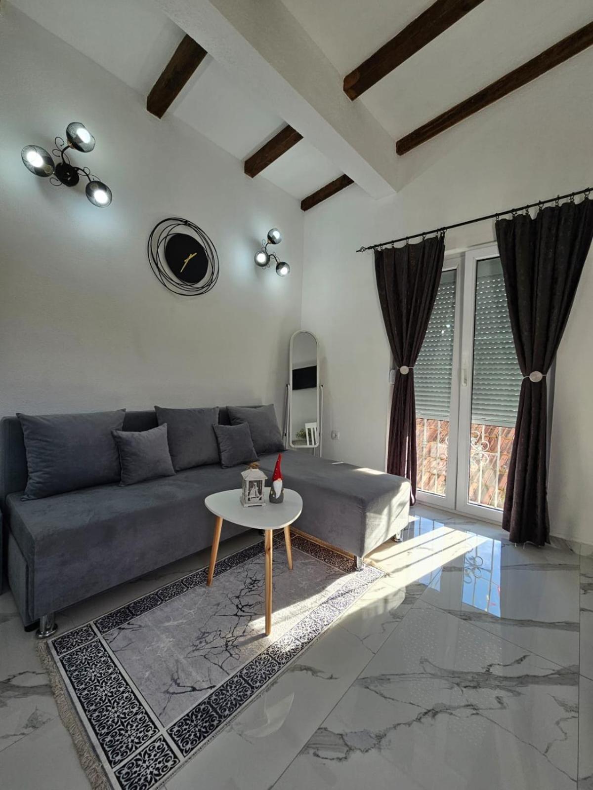 One-Bedroom Apartment, 5 Min From The Airport Tivat Mrcevac Bagian luar foto
