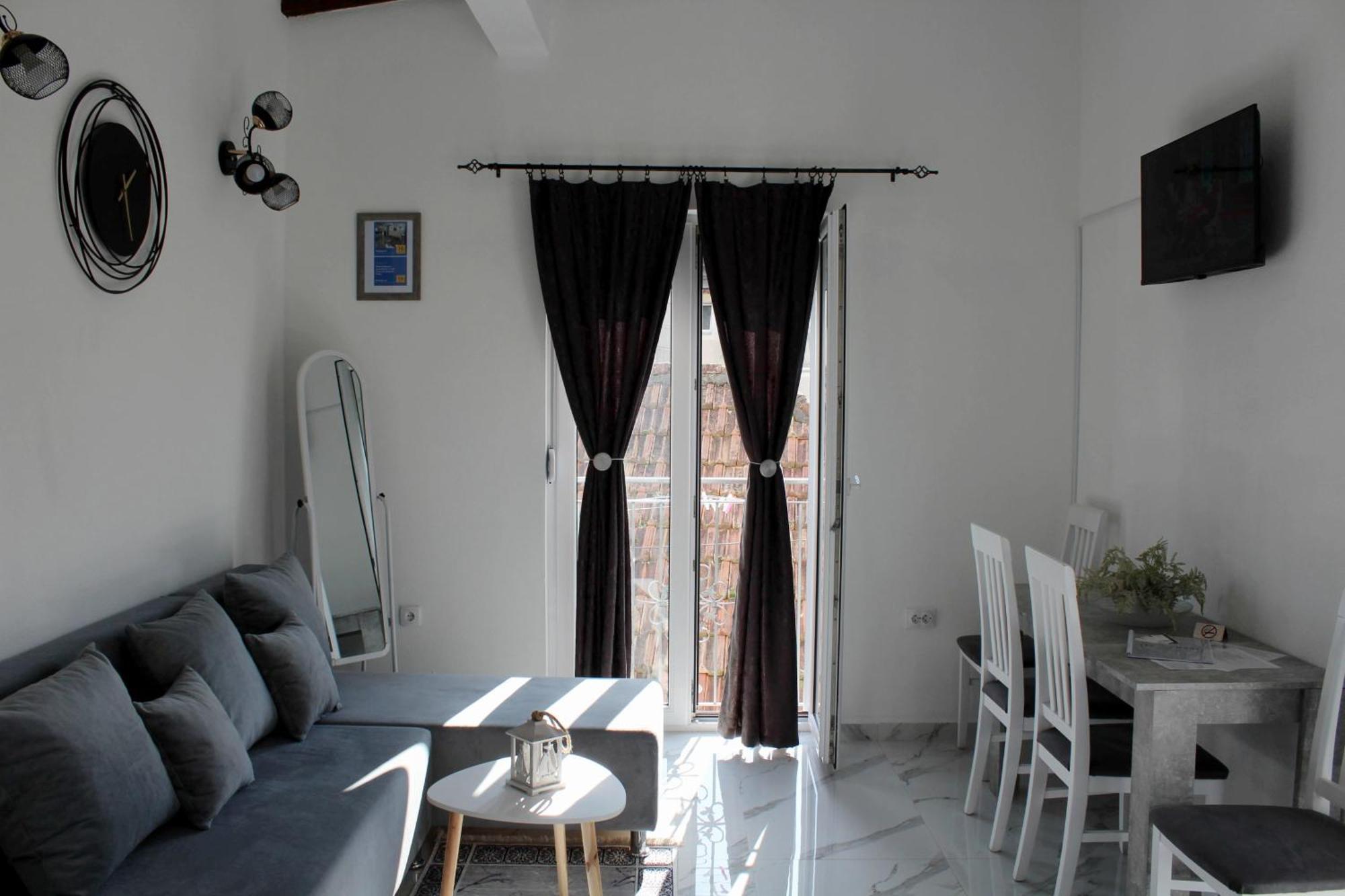 One-Bedroom Apartment, 5 Min From The Airport Tivat Mrcevac Bagian luar foto