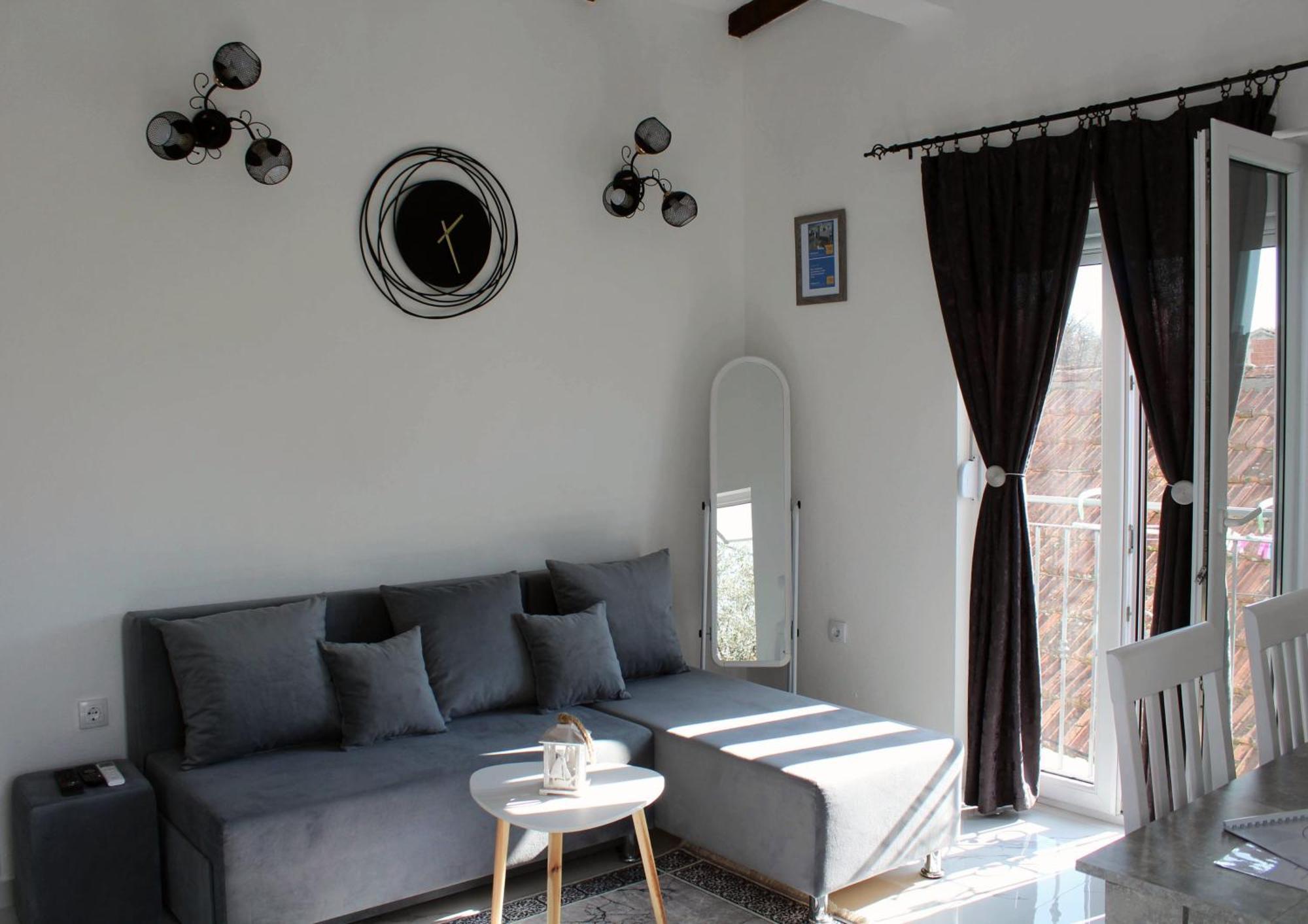 One-Bedroom Apartment, 5 Min From The Airport Tivat Mrcevac Bagian luar foto